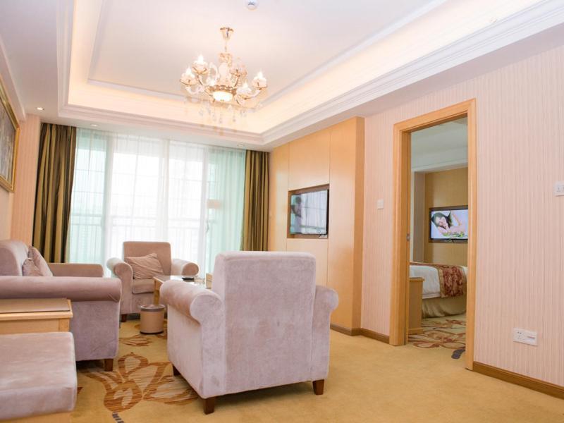Vienna Classic Hotel Qingyuan Taihe Ancient Cave Scenic Area Экстерьер фото