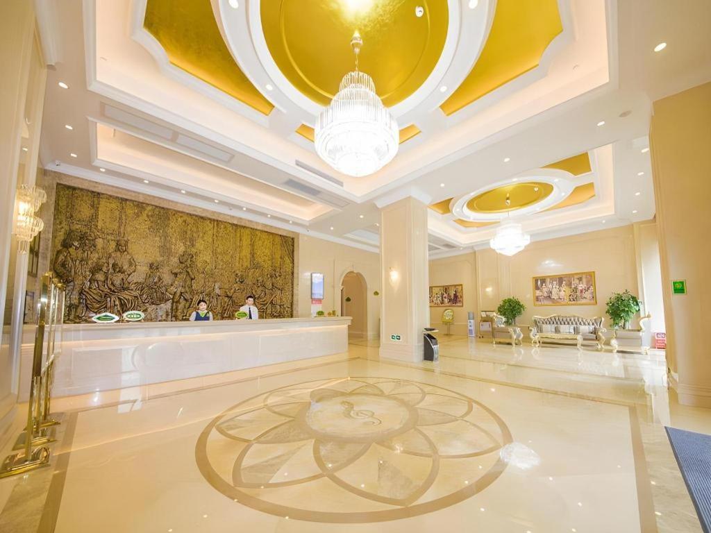 Vienna Classic Hotel Qingyuan Taihe Ancient Cave Scenic Area Экстерьер фото