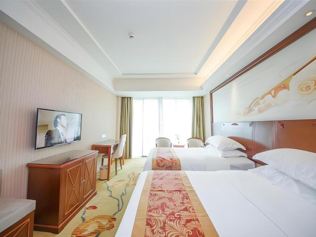 Vienna Classic Hotel Qingyuan Taihe Ancient Cave Scenic Area Экстерьер фото