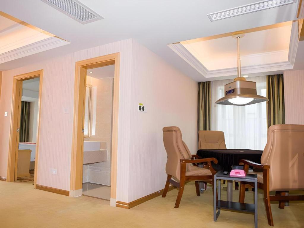 Vienna Classic Hotel Qingyuan Taihe Ancient Cave Scenic Area Экстерьер фото